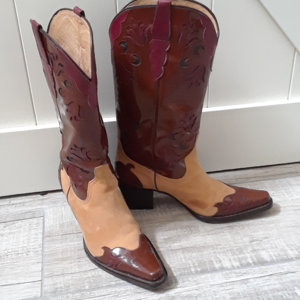 Clearance!!Donald J Pliner..Western Couture Collection